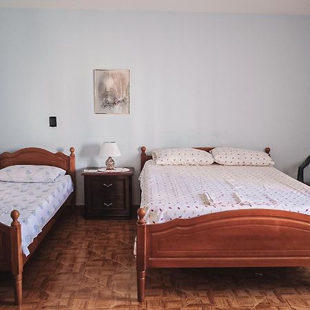 Apartments Mehmeti فلورا الغرفة الصورة