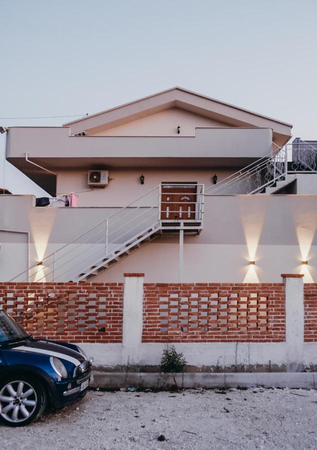 Apartments Mehmeti فلورا المظهر الخارجي الصورة