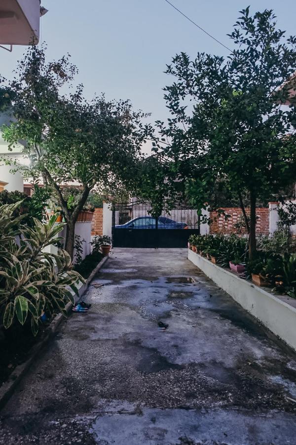 Apartments Mehmeti فلورا المظهر الخارجي الصورة