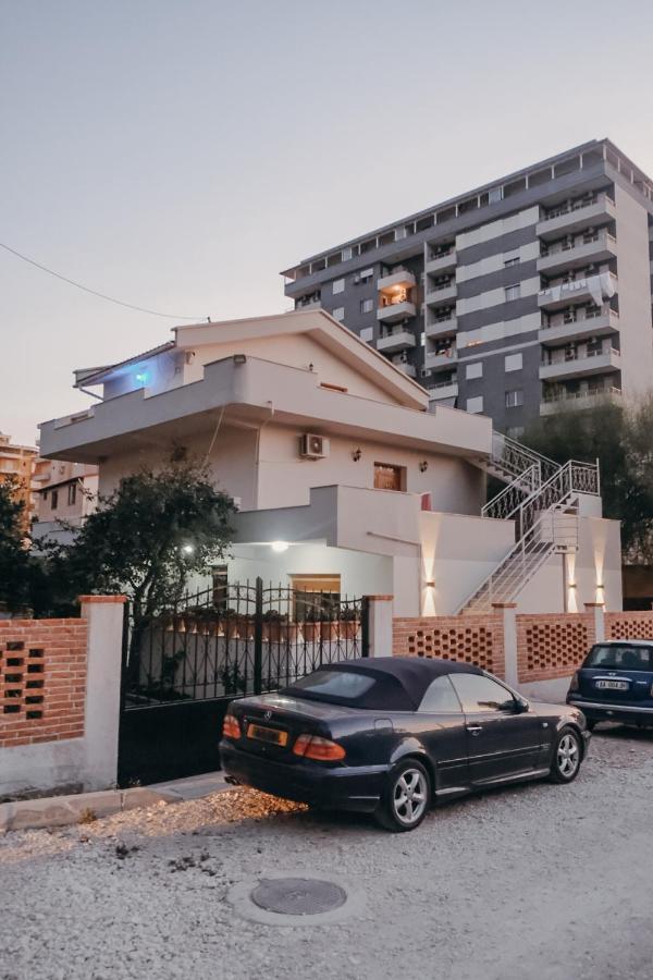 Apartments Mehmeti فلورا المظهر الخارجي الصورة