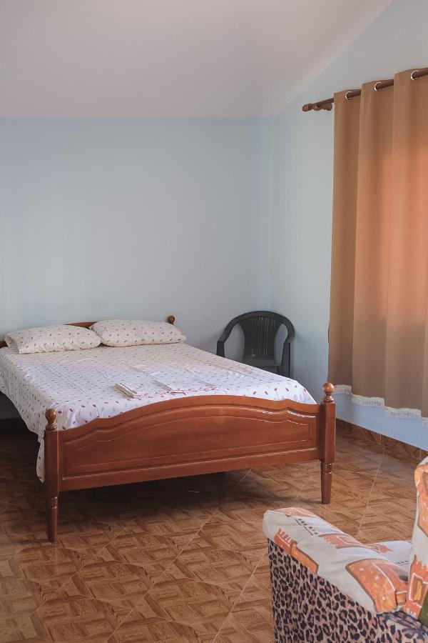 Apartments Mehmeti فلورا المظهر الخارجي الصورة