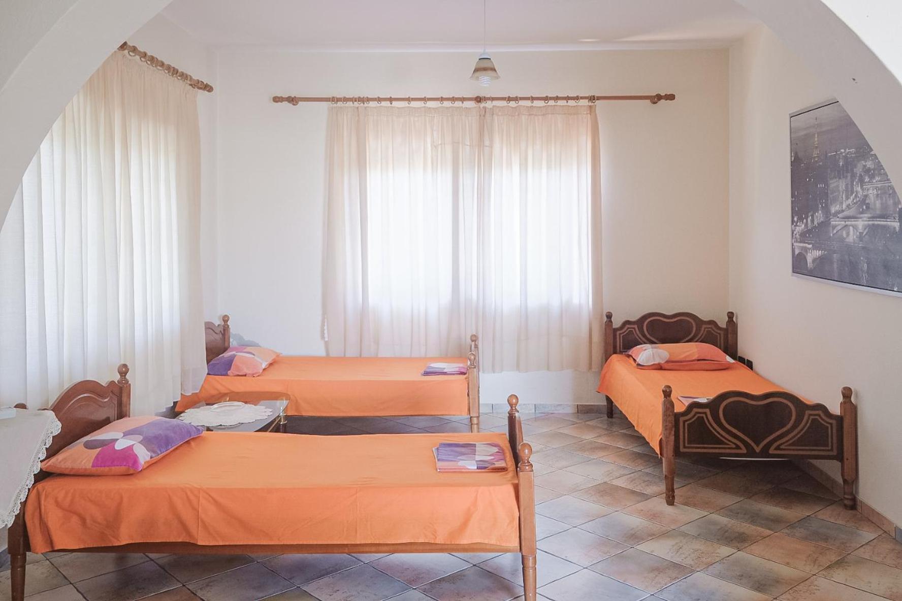 Apartments Mehmeti فلورا الغرفة الصورة